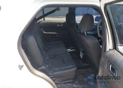 2016 Ford Police Interceptor z USA, uszkodzony, nr VIN 1FM5K8AT1GGD32355